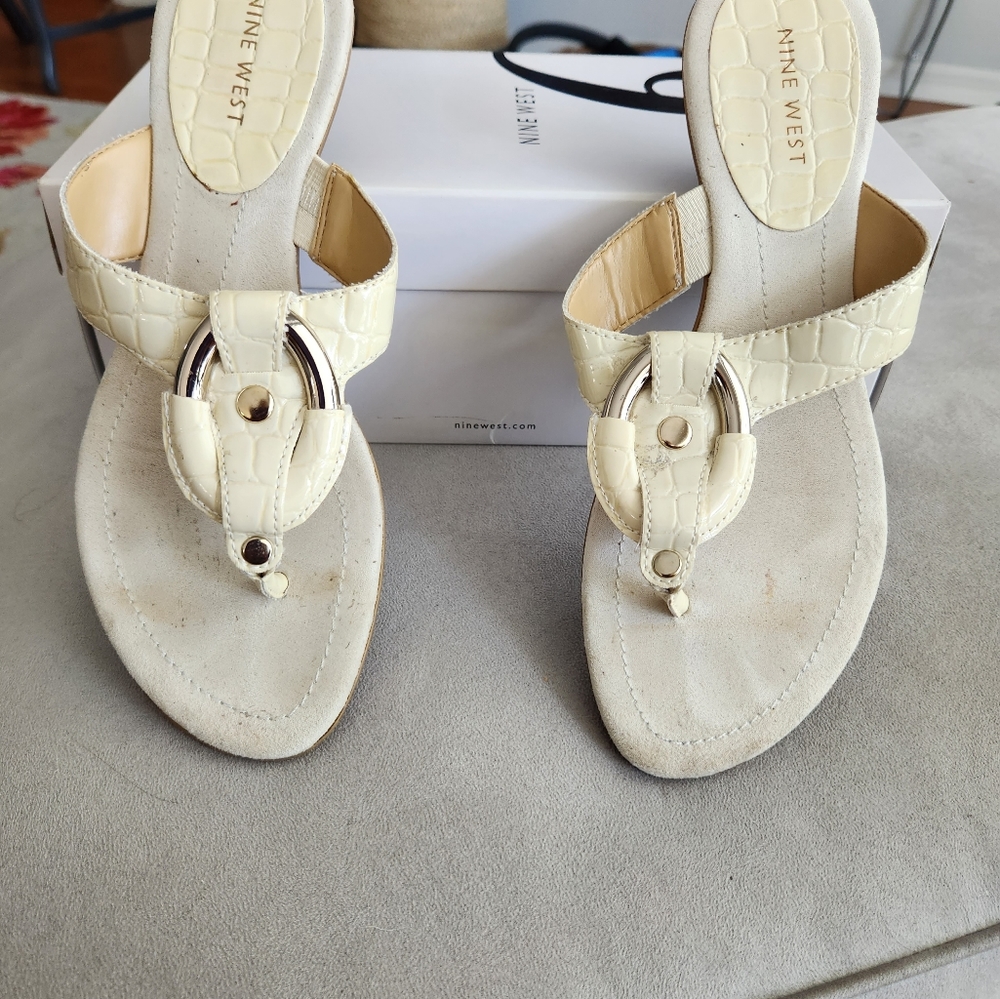 Sandals conmfy and cute